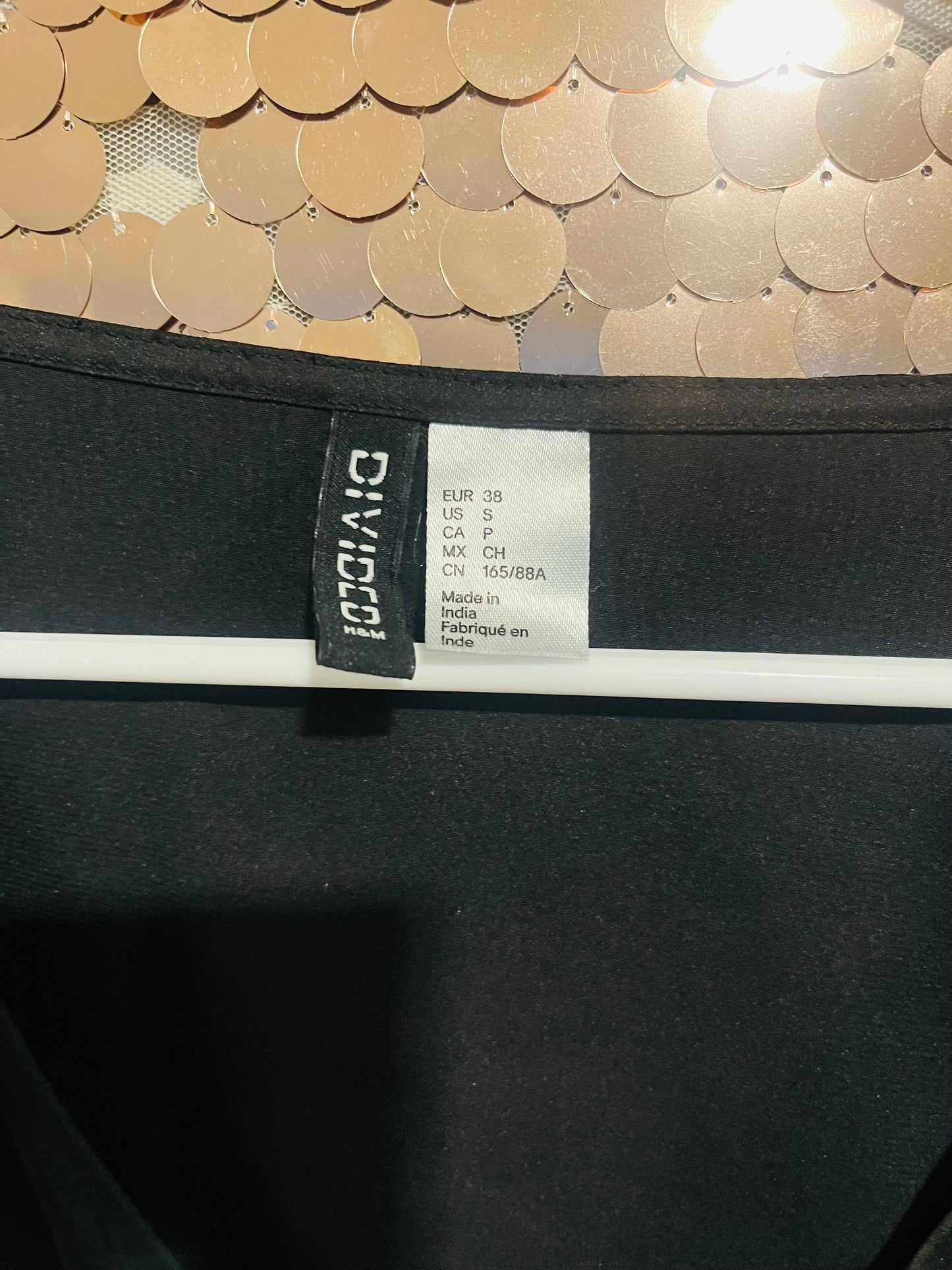 Divided crop black top