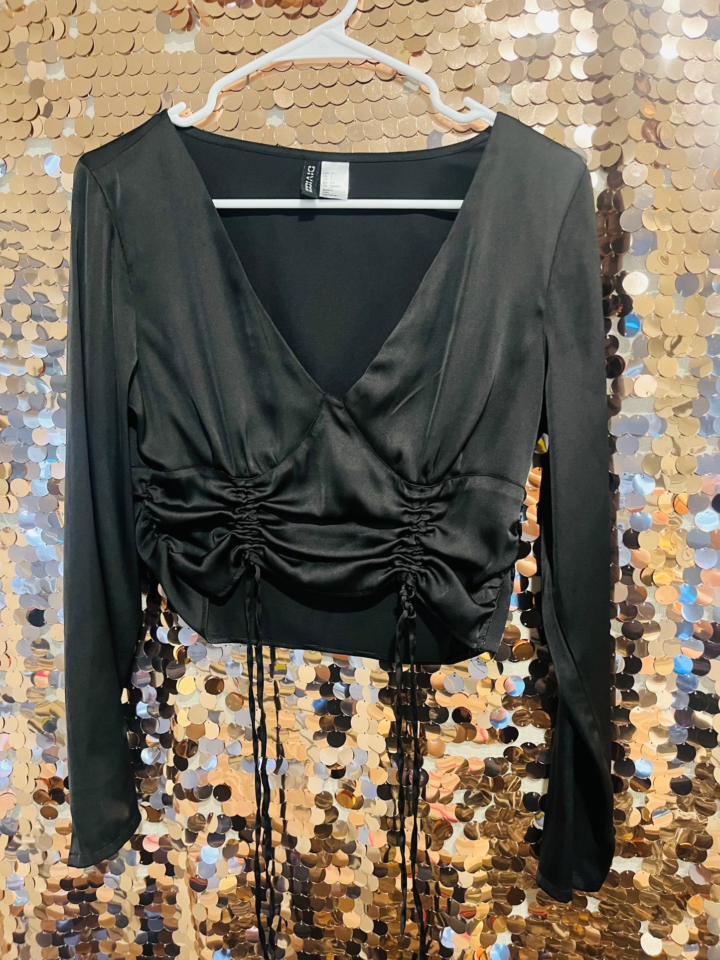 Divided crop black top